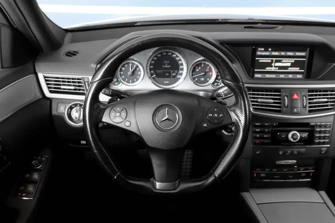 Mercedes-Benz E 350 2010 - 19500 EUR, 210064 km - AUTO.MOTO.pt - 210064km - foto 7 de 16