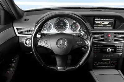 Mercedes-Benz E 350 2010 - 19500 EUR, 210064 km - AUTO.MOTO.pt - 210064km - foto 7 de 16