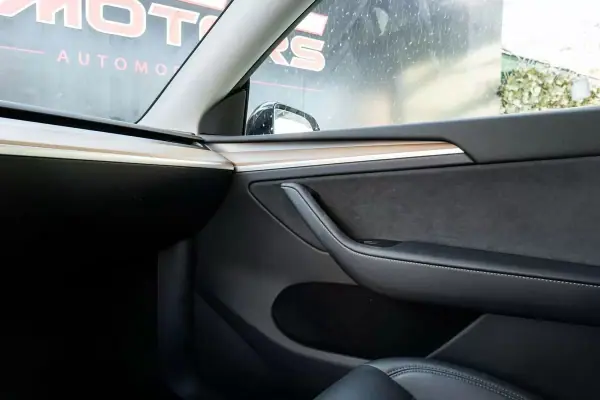 Tesla Model Y 2023 - 36990 EUR, 86000 km - AUTO.MOTO.pt - 86000km - foto 29 de 33