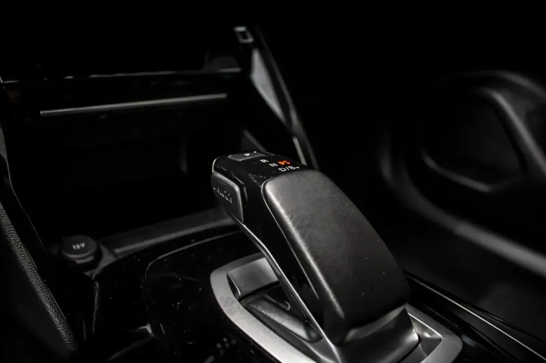 Peugeot e-2008 2021 - 20850 EUR, 60050 km - AUTO.MOTO.pt - 60050km - foto 20 de 44