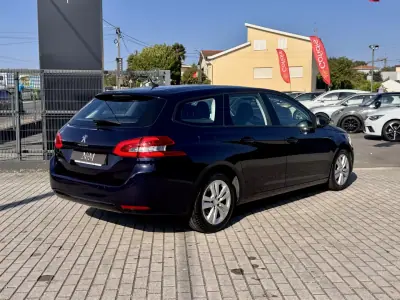 Peugeot 308 SW 2018 - 9990 EUR, 210000 km - AUTO.MOTO.pt - 210000km - foto 2 de 17