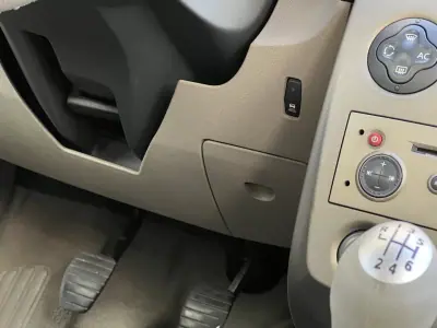 Renault Clio 2008 - 4990 EUR, 255000 km - AUTO.MOTO.pt - 255000km - foto 22 de 31
