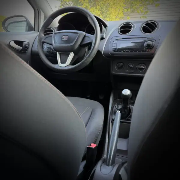 SEAT Ibiza 2011 - 5900 EUR, 204000 km - AUTO.MOTO.pt - 204000km - foto 15 de 20
