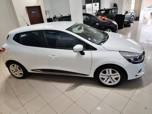 Renault Clio 2017 - 9950 EUR, 94000 km - AUTO.MOTO.pt - 94000km - foto 8 de 22