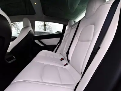 Tesla Model 3 2020 - 30400 EUR, 105371 km - AUTO.MOTO.pt - 105371km - foto 24 de 26