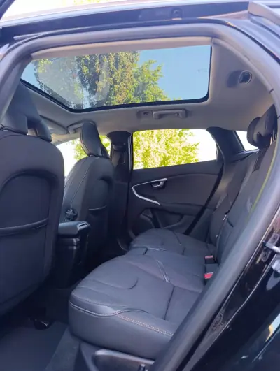 Volvo V40 Cross Country 2016 — photo 6 of 11