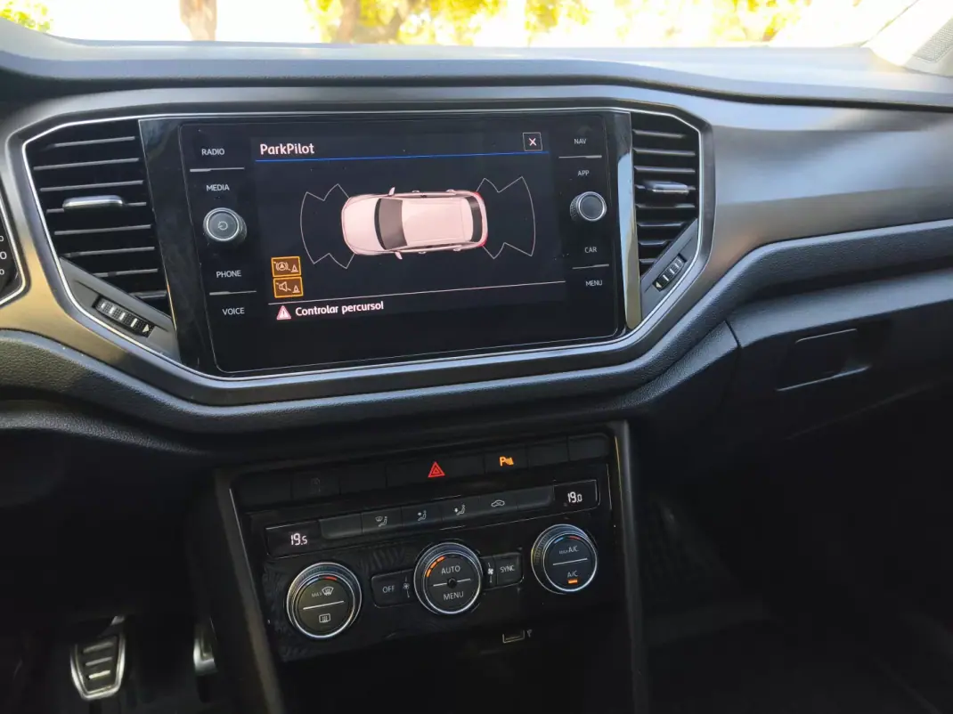 Volkswagen T-Roc 2019 - 15900 EUR, 130000 km - AUTO.MOTO.pt - 130000km - foto 14 de 14