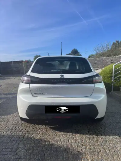 Peugeot e-208 2020 - 13500 EUR, 99999 km - AUTO.MOTO.pt - 99999km - foto 5 de 18