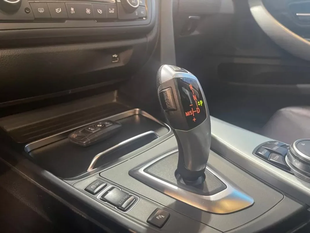 BMW 420 Gran Coupé 2016 - 22999 EUR, 160000 km - AUTO.MOTO.pt - 160000km - foto 34 de 54