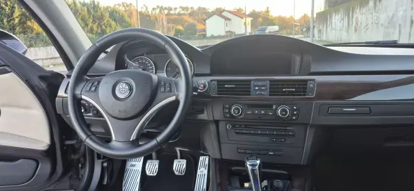 BMW 320 2010 - 14500 EUR, 268000 km - AUTO.MOTO.pt - 268000km - foto 9 de 23