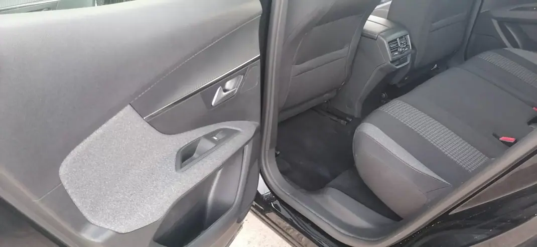 Peugeot 3008 2021 - 21900 EUR, 42000 km - AUTO.MOTO.pt - 42000km - foto 8 de 12