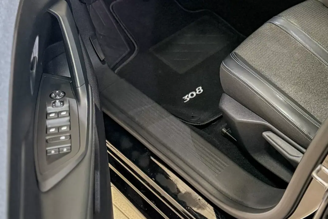 Peugeot 308 SW 2022 - 21500 EUR, 117060 km - AUTO.MOTO.pt - 117060km - foto 20 de 23