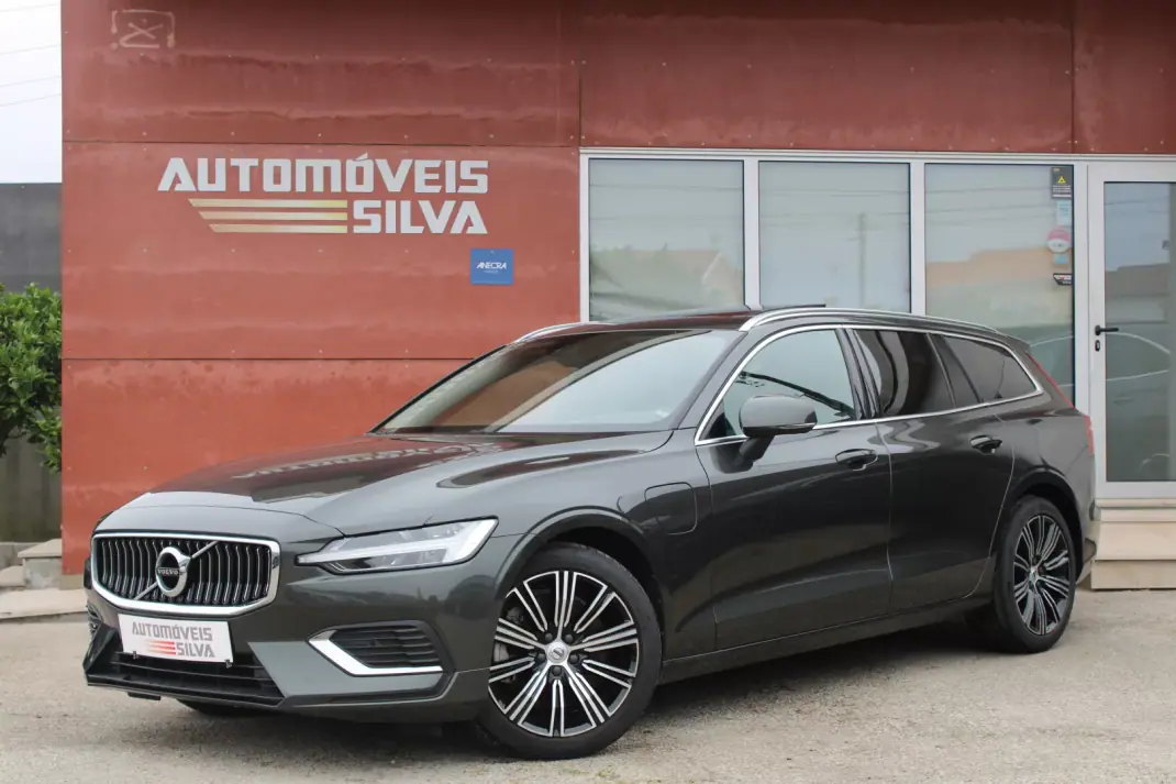 Volvo V60 2022 - 31990 EUR, 57000 km - AUTO.MOTO.pt - 57000km - foto 2 de 32