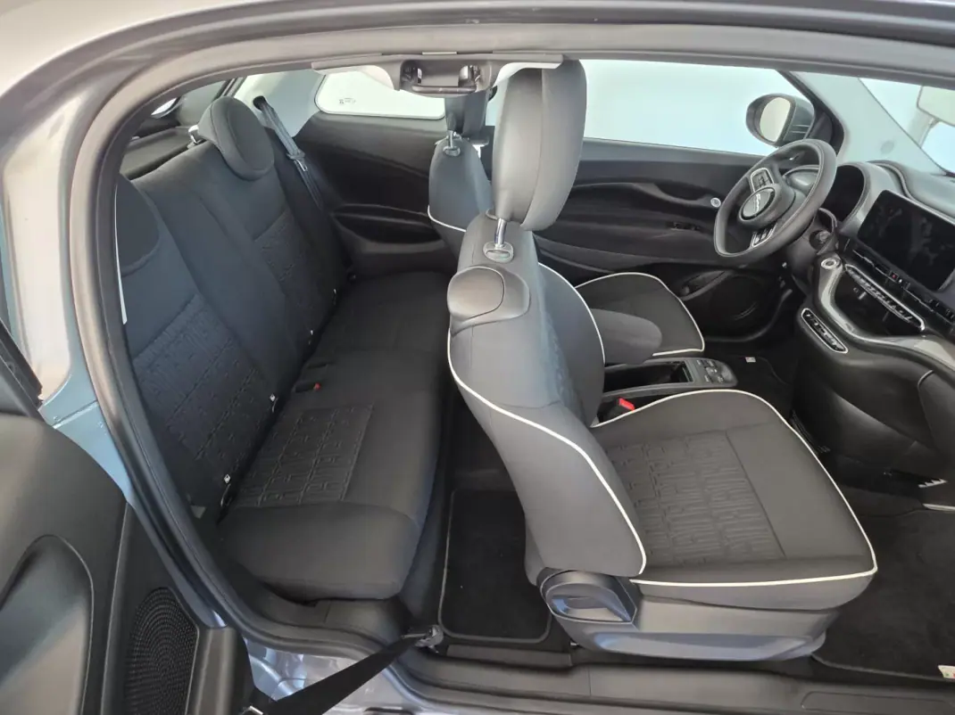 Fiat 500e 2023 - 21750 EUR, 14035 km - 14035km - foto 8 de 9