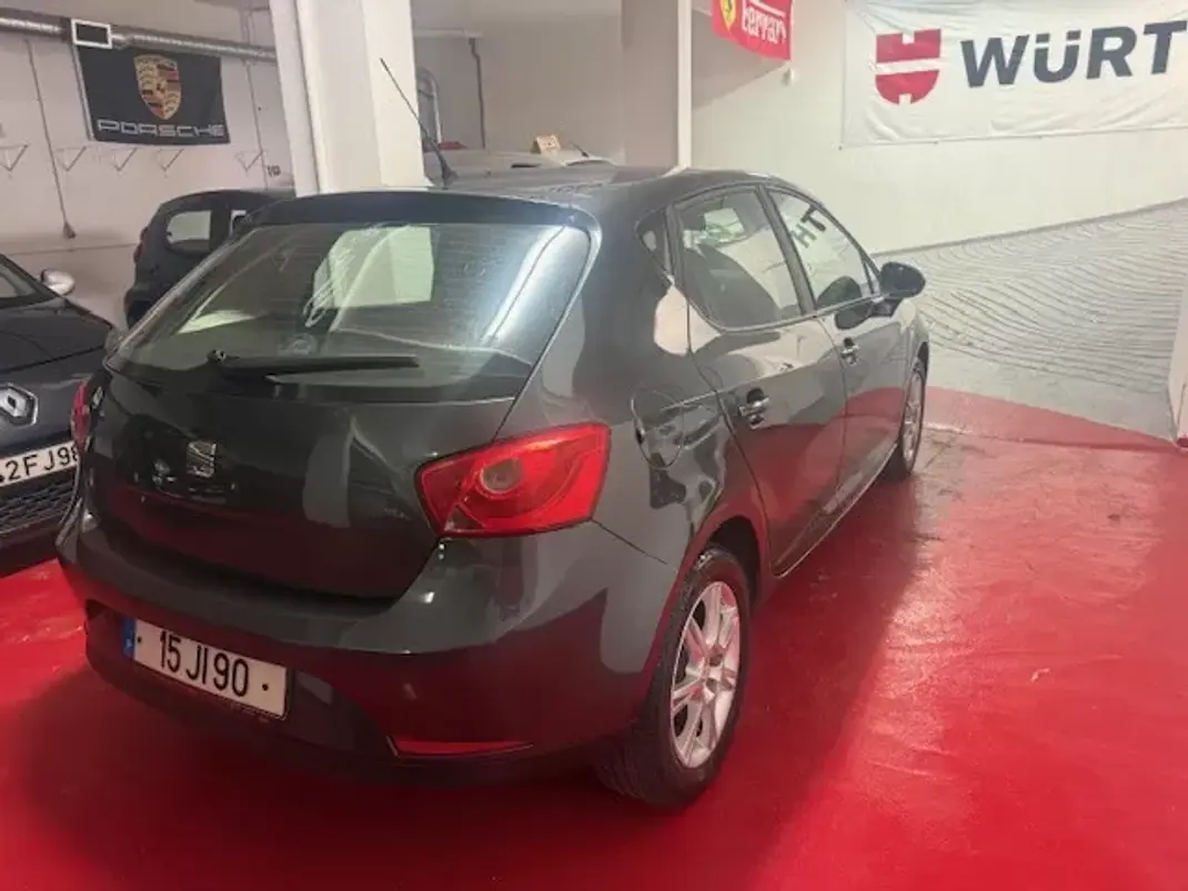 SEAT Ibiza 2010 - 5750 EUR, 156000 km - AUTO.MOTO.pt - 156000km - foto 4 de 33