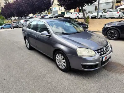 Volkswagen Jetta 2006 - 6500 EUR, 192000 km - AUTO.MOTO.pt - 192000km - foto 13 de 25
