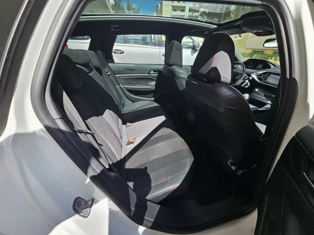 Peugeot 308 SW 2017 - 14500 EUR, 108350 km - AUTO.MOTO.pt - 108350km - foto 16 de 21
