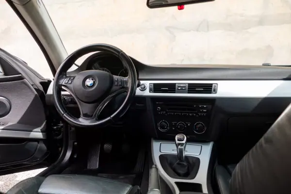 BMW 320 2007 - 12490 EUR, 230000 km - AUTO.MOTO.pt - 230000km - foto 36 de 42