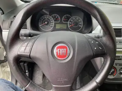 Fiat Punto 2010 - 6500 EUR, 174000 km - AUTO.MOTO.pt - 174000km - foto 5 de 15