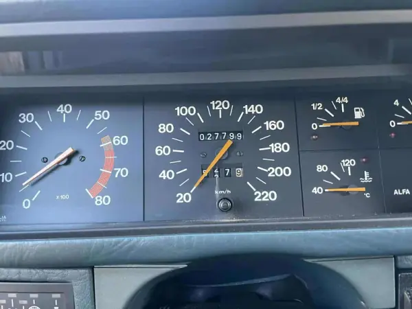 Alfa Romeo 90 1988 - 18900 EUR, 27700 km - AUTO.MOTO.pt - 27700km - foto 31 de 60