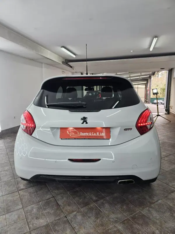 Peugeot 208 2015 - 16650 EUR, 121757 km - AUTO.MOTO.pt - 121757km - foto 15 de 38