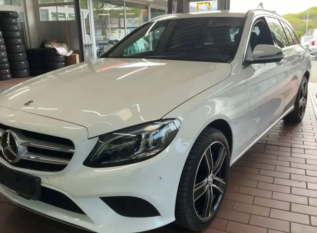 Mercedes-Benz C 300 2020 - 23999 EUR, 59016 km - AUTO.MOTO.pt - 59016km - foto 1 de 13