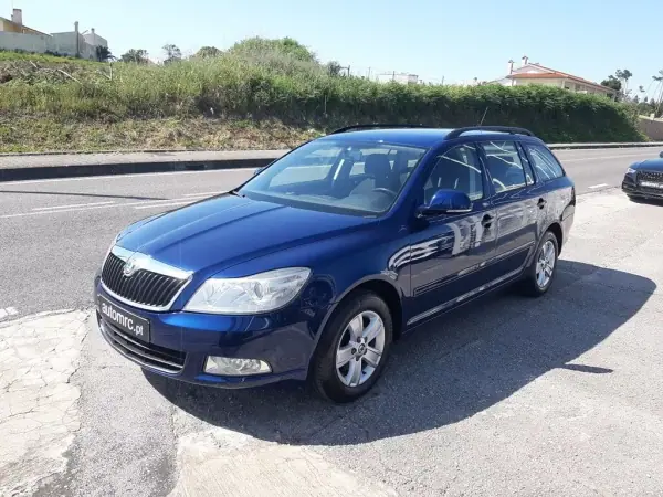 Skoda Octavia Break 2010 - 5900 EUR, 183792 km - AUTO.MOTO.pt - 183792km - foto 6 de 35