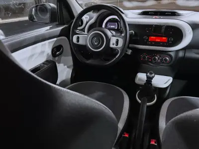 Renault Twingo 2019 - 12490 EUR, 58595 km - AUTO.MOTO.pt - 58595km - foto 11 de 29
