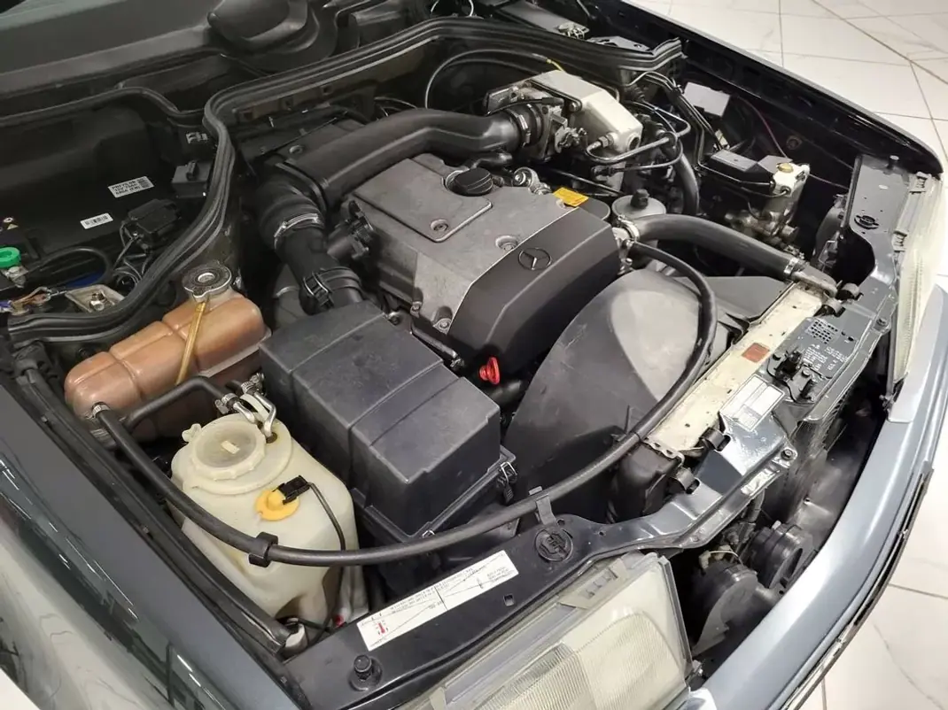 Mercedes-Benz E 220 1995 - 20500 EUR, 210000 km - 210000km - foto 44 de 46