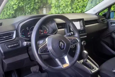 Renault Clio 2021 - 13500 EUR, 156000 km - AUTO.MOTO.pt - 156000km - foto 9 de 14
