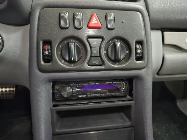 Mercedes-Benz CLK 200 1998 - 6000 EUR, 217984 km - AUTO.MOTO.pt - 217984km - foto 15 de 18