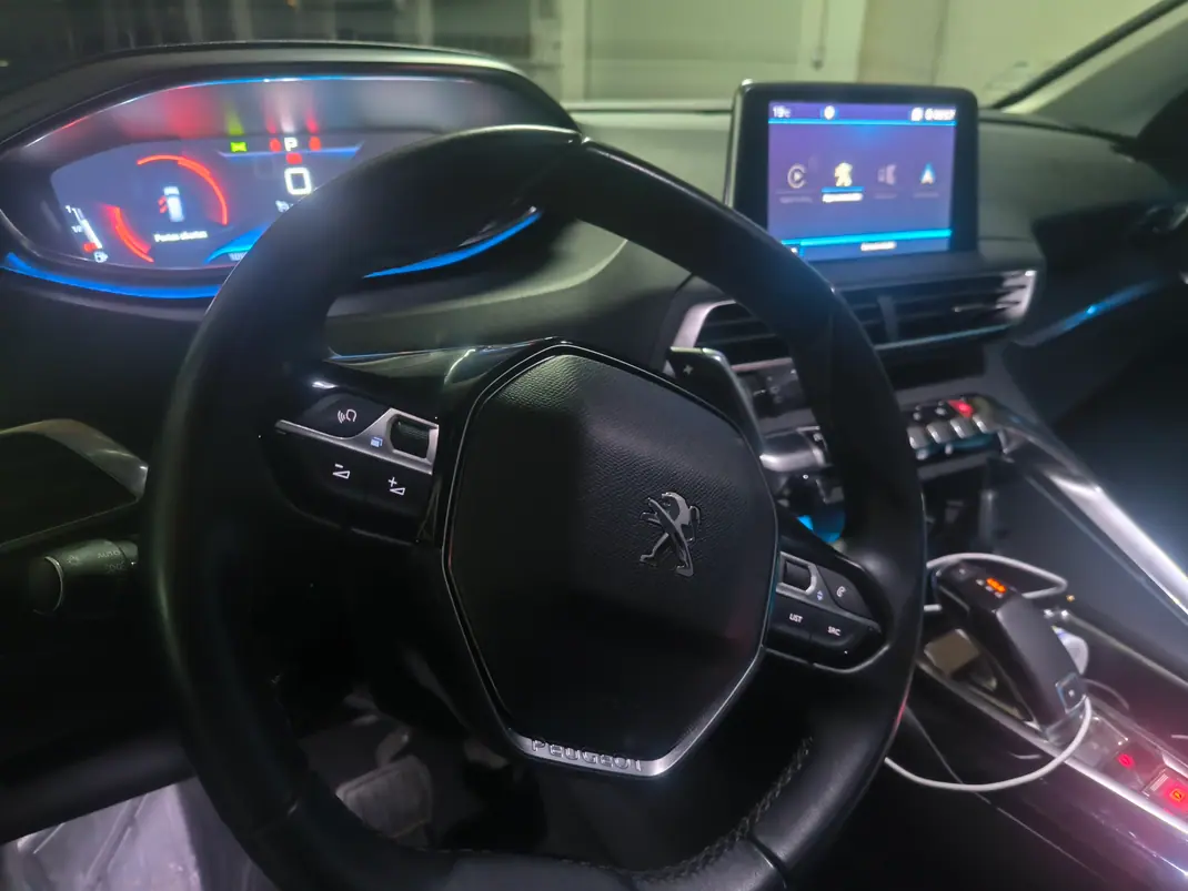 Peugeot 5008 2019 - 21750 EUR, 100000 km - AUTO.MOTO.pt - 100000km - foto 5 de 8