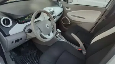 Renault Zoe 2019 - 9499 EUR, 120000 km - AUTO.MOTO.pt - 120000km - foto 5 de 6