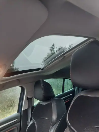 Renault Mégane Grand Coupe 2019 - 15950 EUR, 111650 km - AUTO.MOTO.pt - 111650km - foto 9 de 11