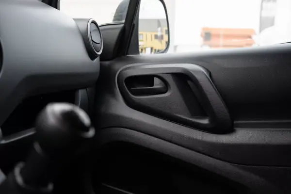 Citroën Berlingo 2018 - 13400 EUR, 210000 km - AUTO.MOTO.pt - 210000km - foto 12 de 17