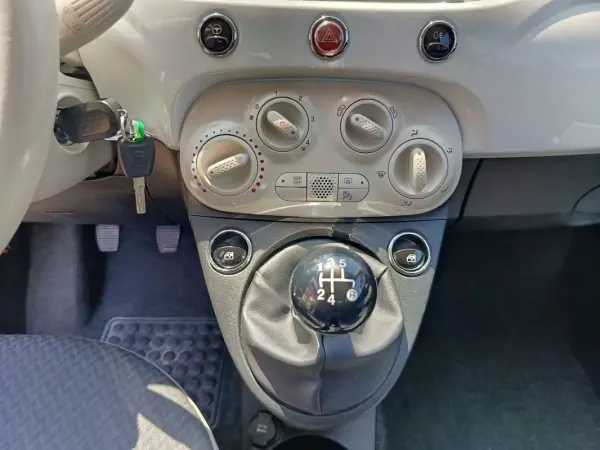 Fiat 500 2018 - 10900 EUR, 75300 km - AUTO.MOTO.pt - 75300km - foto 15 de 26