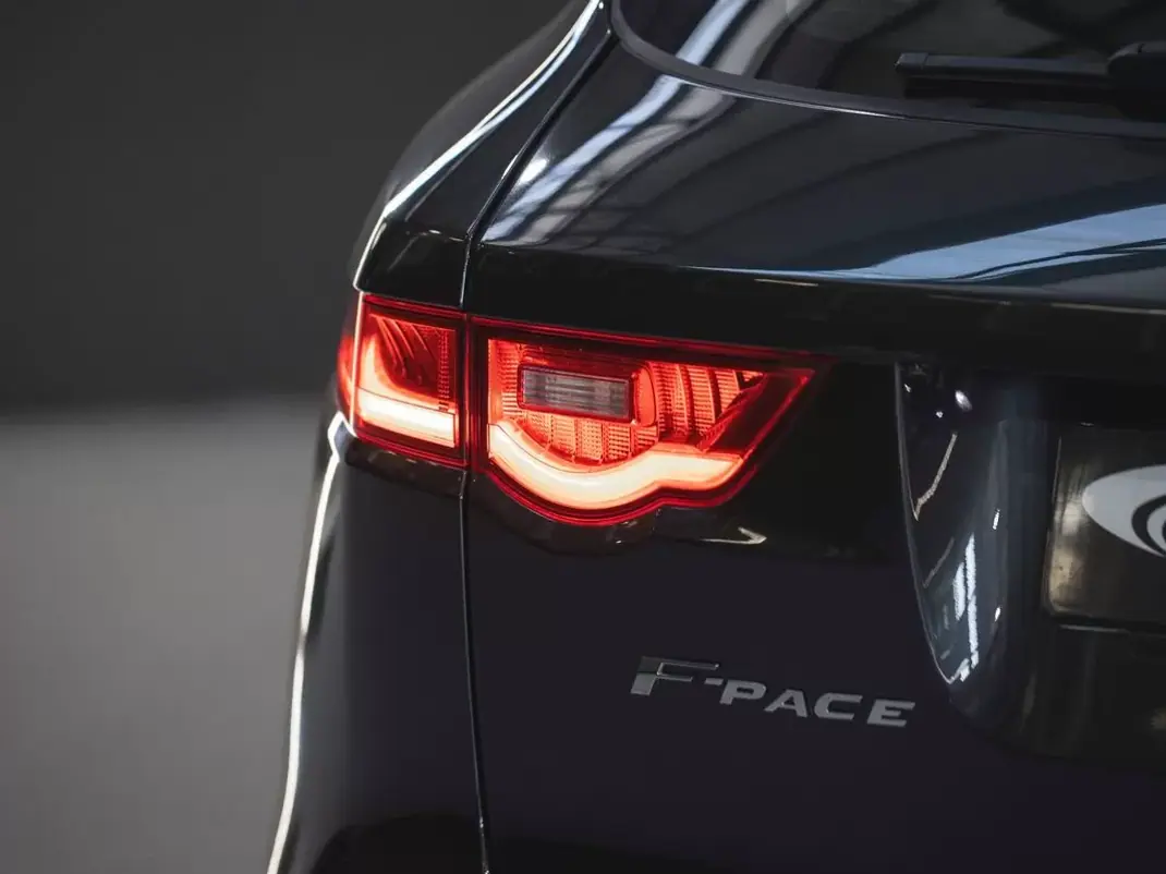 Jaguar F-Pace 2018 - 21490 EUR, 97465 km - 97465km - foto 12 de 26
