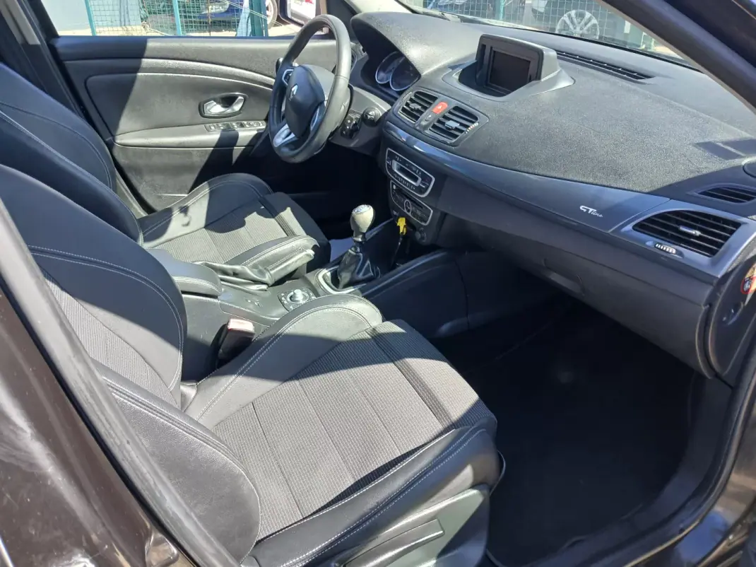 Renault Mégane 2010 - 7800 EUR, 122607 km - AUTO.MOTO.pt - 122607km - foto 24 de 29