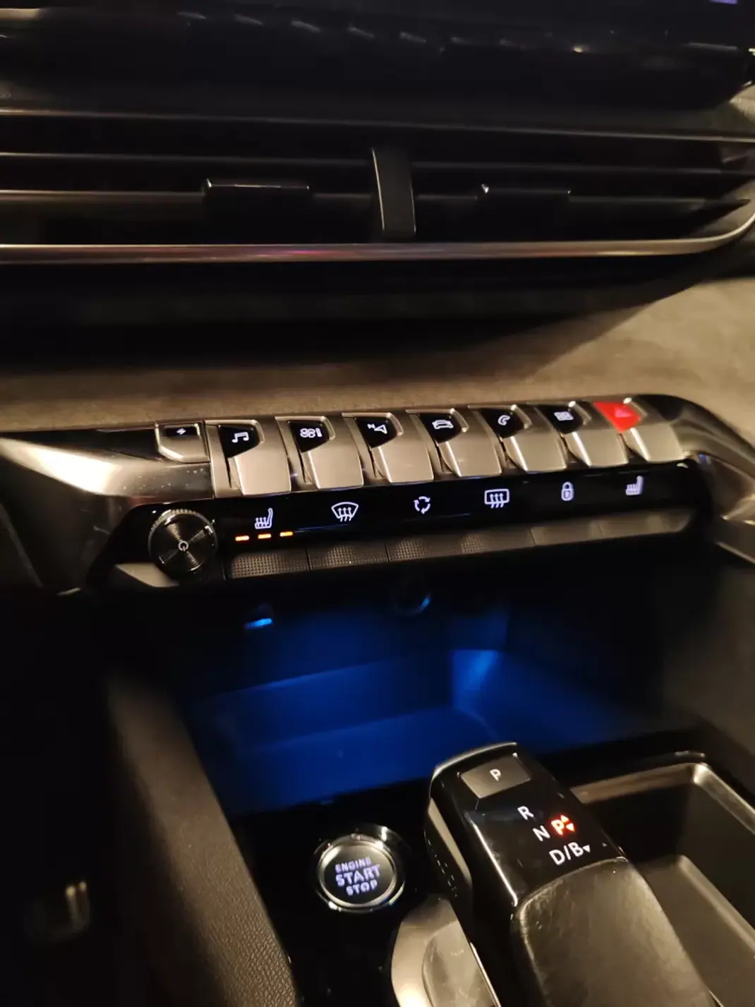 Peugeot 3008 2021 - 25750 EUR, 72000 km - AUTO.MOTO.pt - 72000km - foto 18 de 20