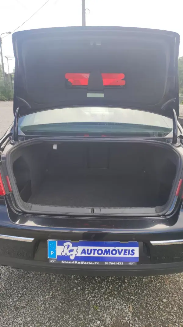 Volkswagen Passat 2006 - 5387 EUR, 457987 km - AUTO.MOTO.pt - 457987km - foto 10 de 11