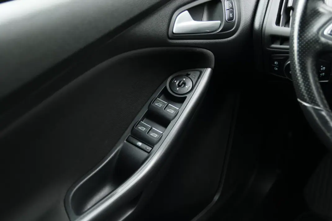 Ford Focus 2018 - 14990 EUR, 104000 km - AUTO.MOTO.pt - 104000km - foto 25 de 29