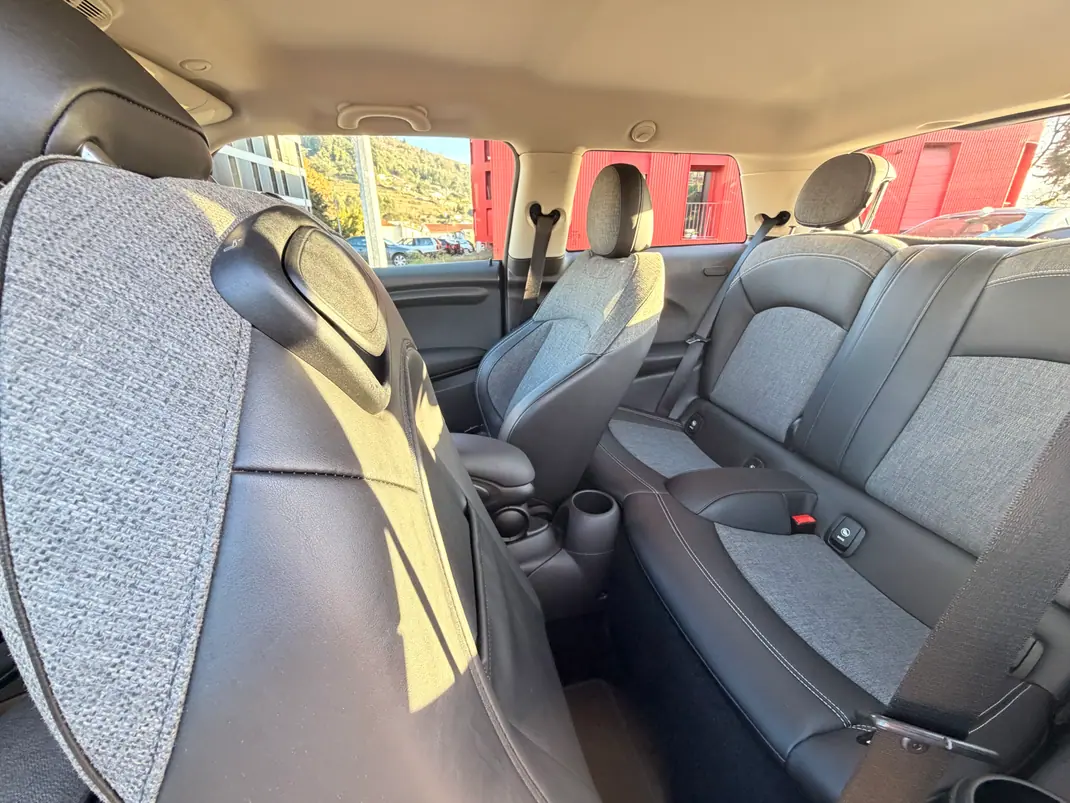 MINI One 2018 - 8000 EUR, 210000 km - AUTO.MOTO.pt - 210000km - foto 11 de 11