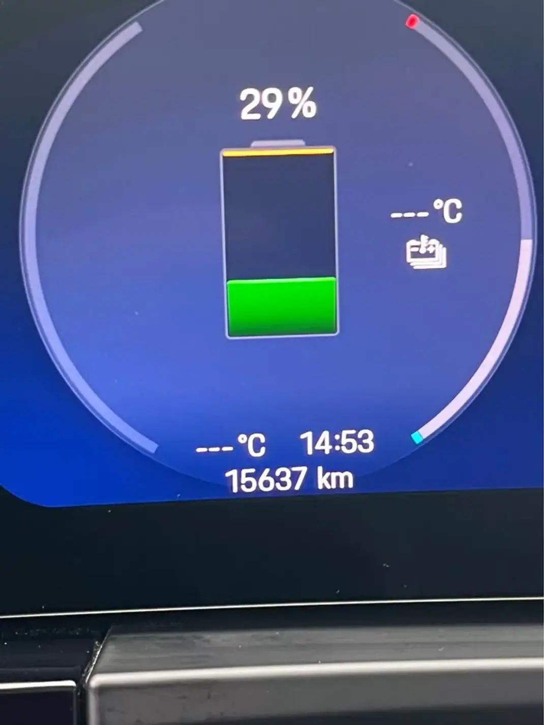 Porsche Macan 2025 - 99900 EUR, 15637 km - 15637km - foto 8 de 9