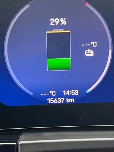 Porsche Macan 2025 - 99900 EUR, 15637 km - 15637km - foto 8 de 9
