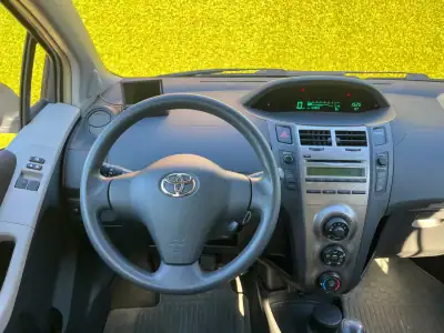Toyota Yaris 2011 - 8500 EUR, 150000 km - AUTO.MOTO.pt - 150000km - foto 15 de 21