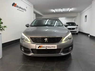 Peugeot 308 2017 - 10990 EUR, 131446 km - AUTO.MOTO.pt - 131446km - foto 2 de 21