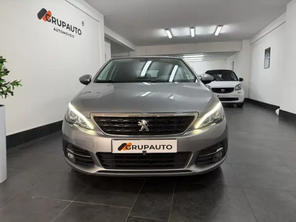 Peugeot 308 2017 - 10990 EUR, 131446 km - AUTO.MOTO.pt - 131446km - foto 2 de 21