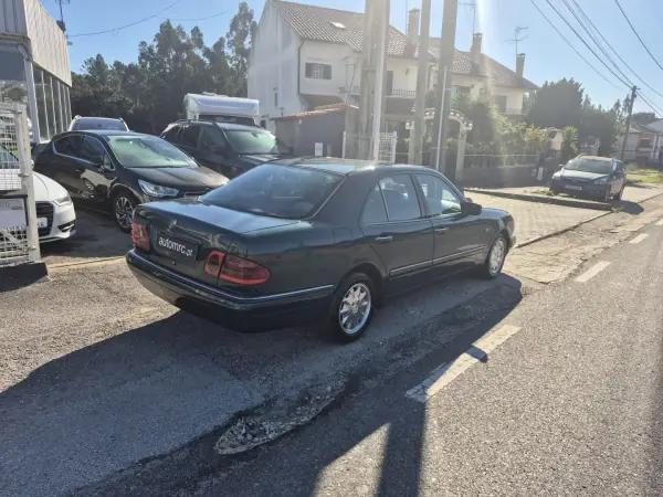 Mercedes-Benz E 220 1997 - 3900 EUR, 500000 km - AUTO.MOTO.pt - 500000km - foto 10 de 28