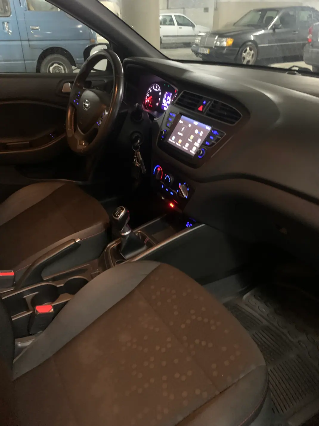 Hyundai i20 2018 - 10550 EUR, 99 km - AUTO.MOTO.pt - 99km - foto 6 de 15