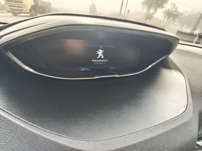 Peugeot 3008 2020 - 19900 EUR, 98000 km - AUTO.MOTO.pt - 98000km - foto 21 de 28